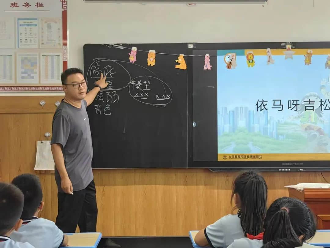 【立小?聚焦教學】開學新面貌 把脈新課堂｜石家莊私立一中附屬小學開展新學期“推門聽課”活動