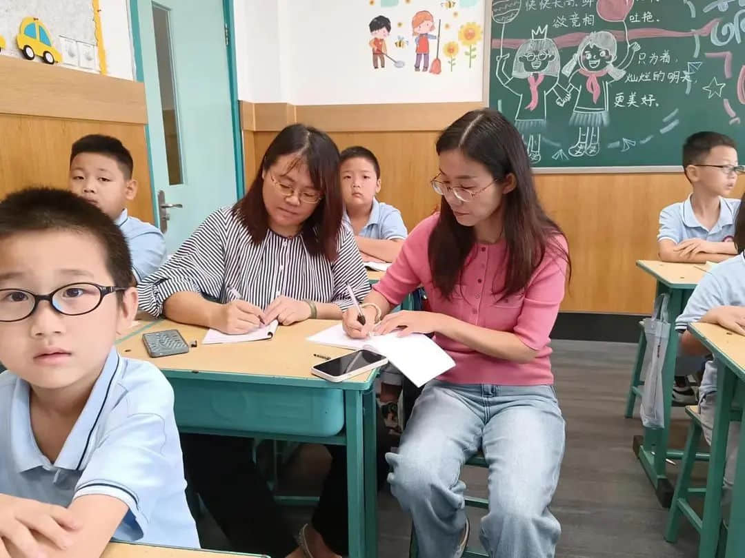 【立小?聚焦教學】開學新面貌 把脈新課堂｜石家莊私立一中附屬小學開展新學期“推門聽課”活動