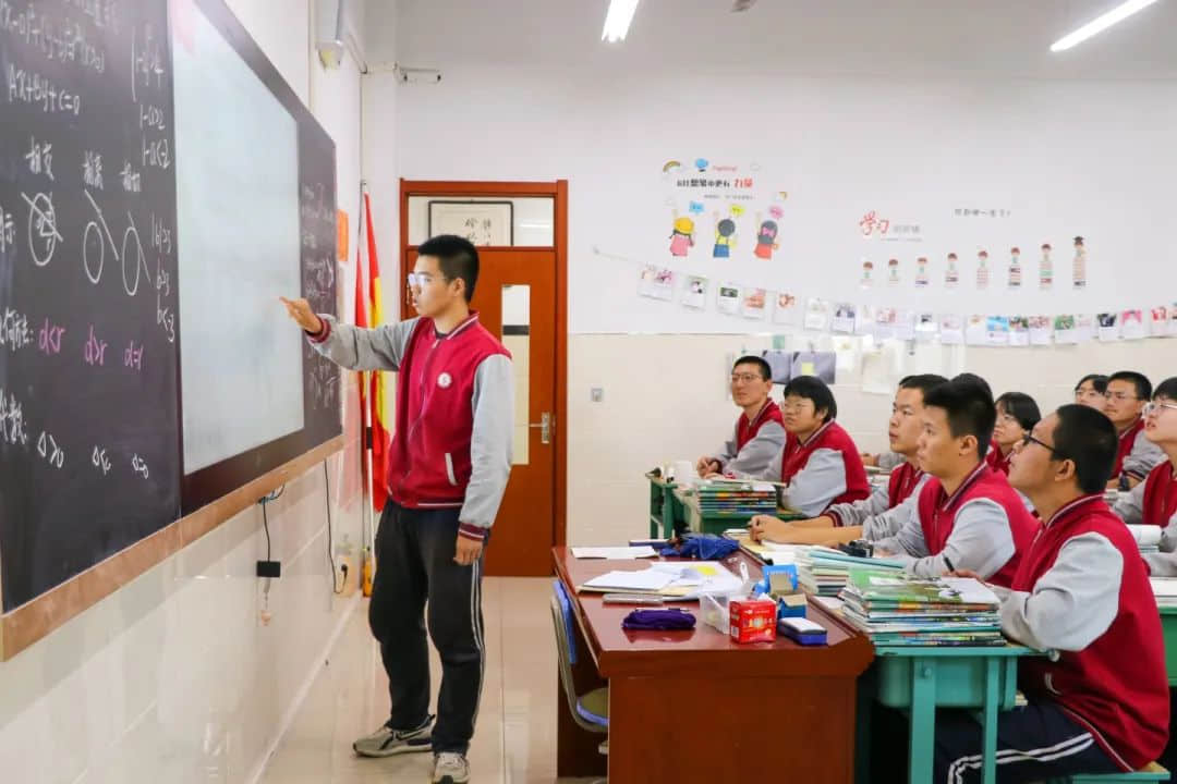榜樣如炬 追光前行丨高二年級(jí)學(xué)習(xí)之星經(jīng)驗(yàn)分享