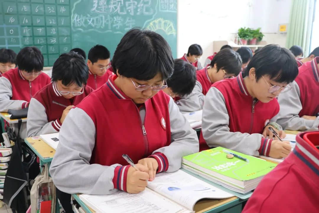 榜樣如炬 追光前行丨高二年級(jí)學(xué)習(xí)之星經(jīng)驗(yàn)分享