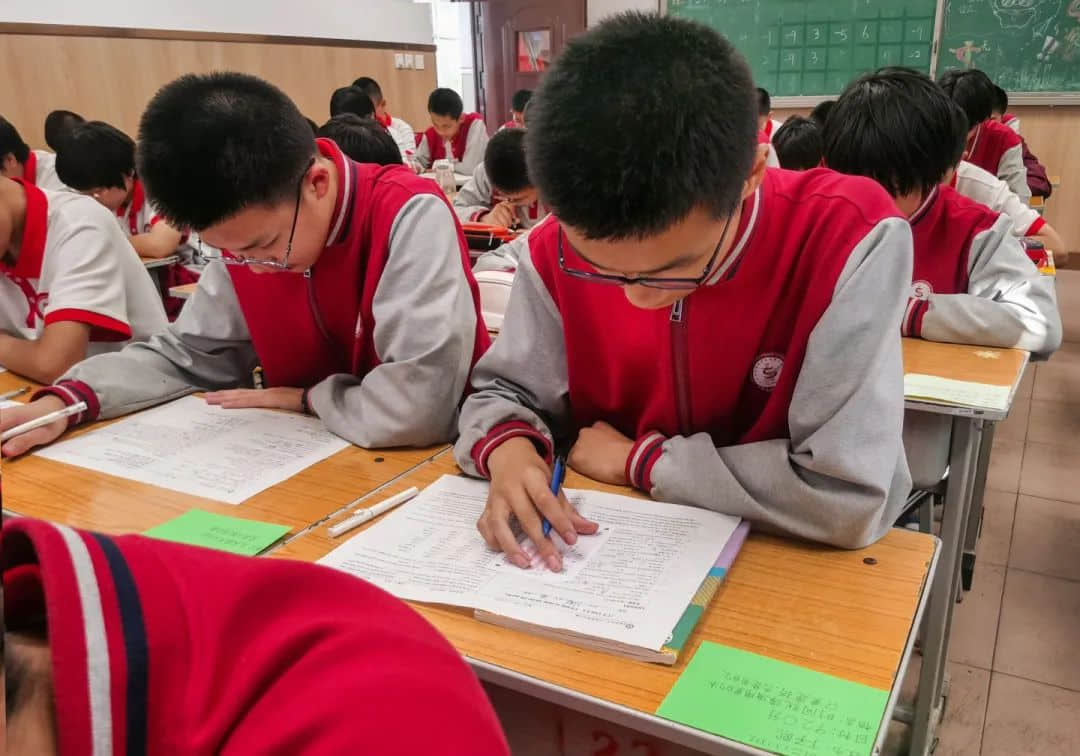 無奮斗 不青春丨初二年級(jí)厲兵秣馬備戰(zhàn)期中