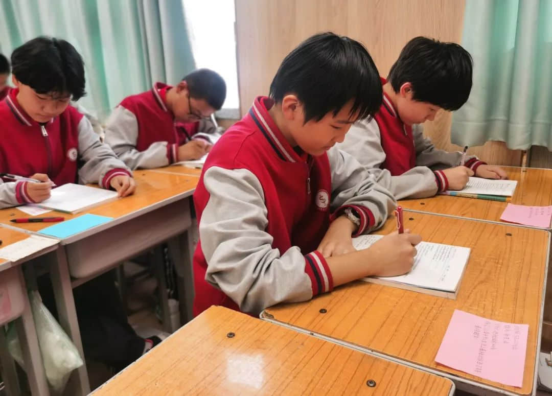 無奮斗 不青春丨初二年級(jí)厲兵秣馬備戰(zhàn)期中