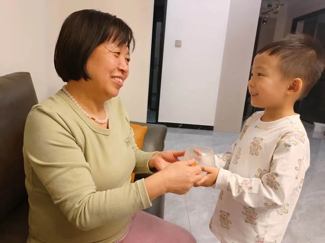 【預(yù)?感恩】知恩于心 感恩“預(yù)”行——石家莊私立一中附小預(yù)科部|以愛(ài)之名 預(yù)娃感恩行