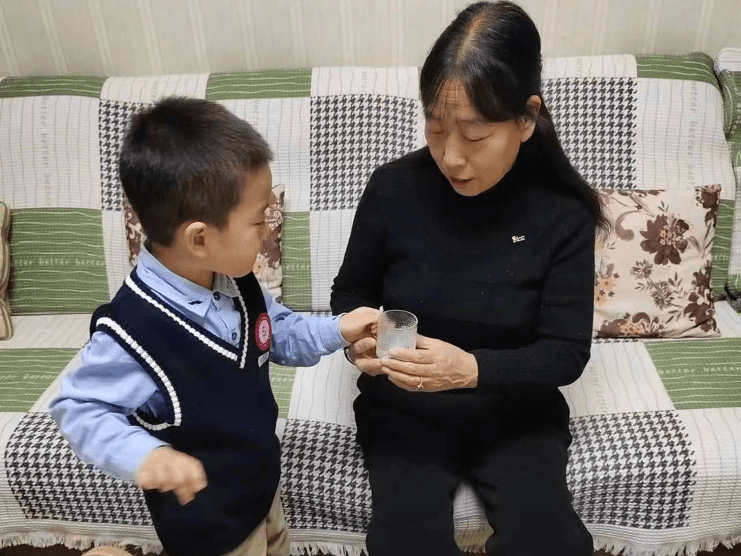 【預(yù)?感恩】知恩于心 感恩“預(yù)”行——石家莊私立一中附小預(yù)科部|以愛(ài)之名 預(yù)娃感恩行