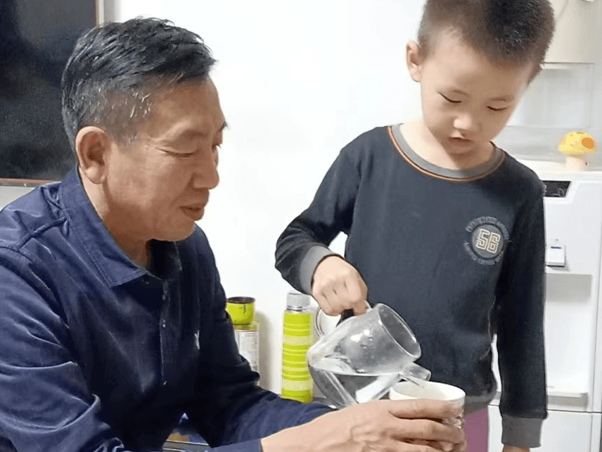 【預(yù)?感恩】知恩于心 感恩“預(yù)”行——石家莊私立一中附小預(yù)科部|以愛(ài)之名 預(yù)娃感恩行