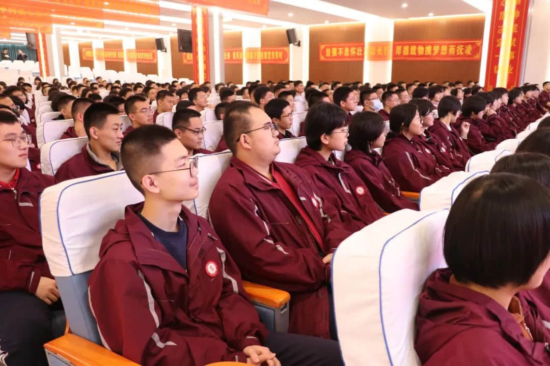 燃青衿之志 戰(zhàn)三月冬寒丨中國高考演講首席專家走進高三