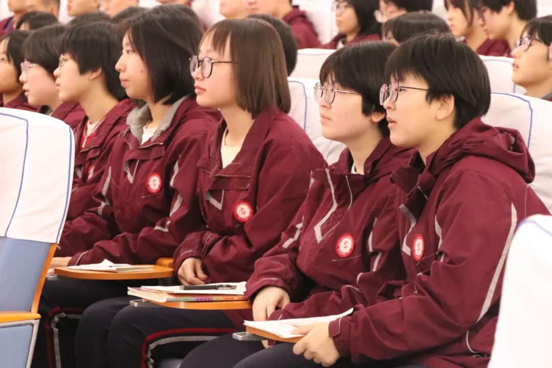 燃青衿之志 戰(zhàn)三月冬寒丨中國高考演講首席專家走進高三