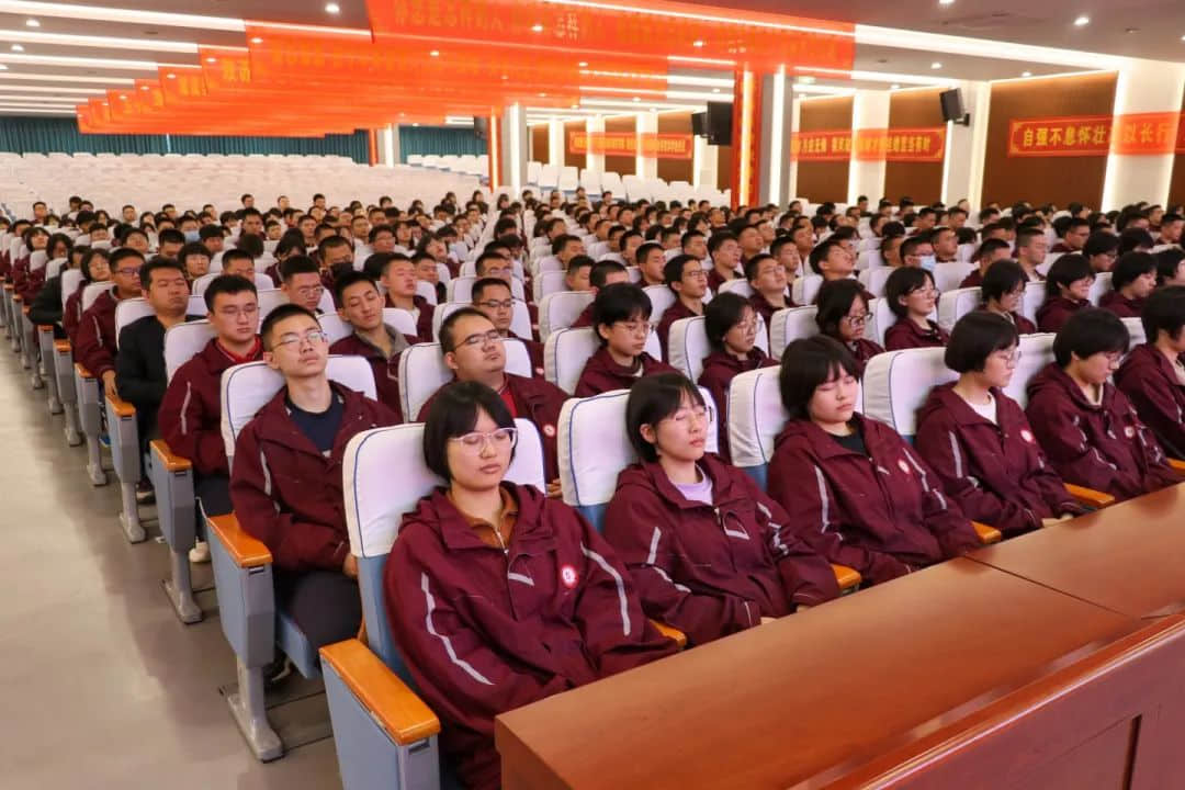 燃青衿之志 戰(zhàn)三月冬寒丨中國高考演講首席專家走進高三