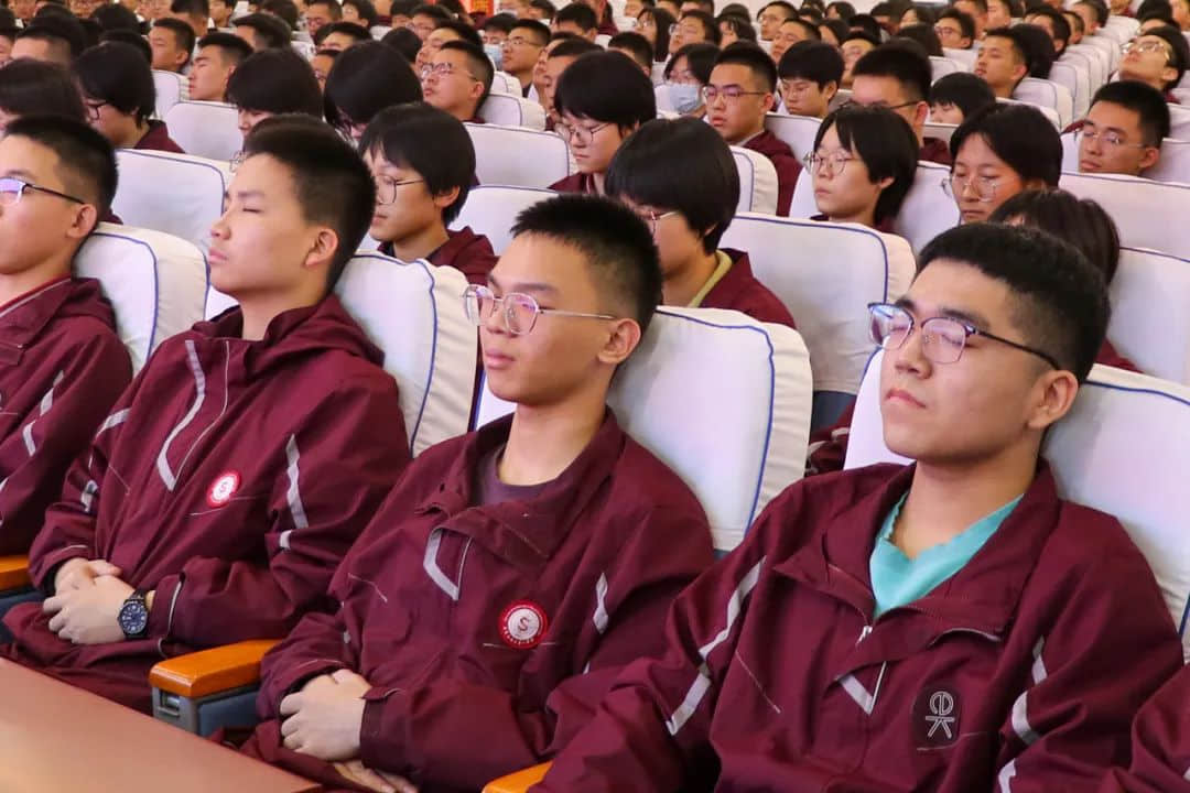 燃青衿之志 戰(zhàn)三月冬寒丨中國高考演講首席專家走進高三