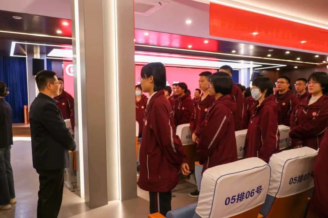 燃青衿之志 戰(zhàn)三月冬寒丨中國高考演講首席專家走進高三