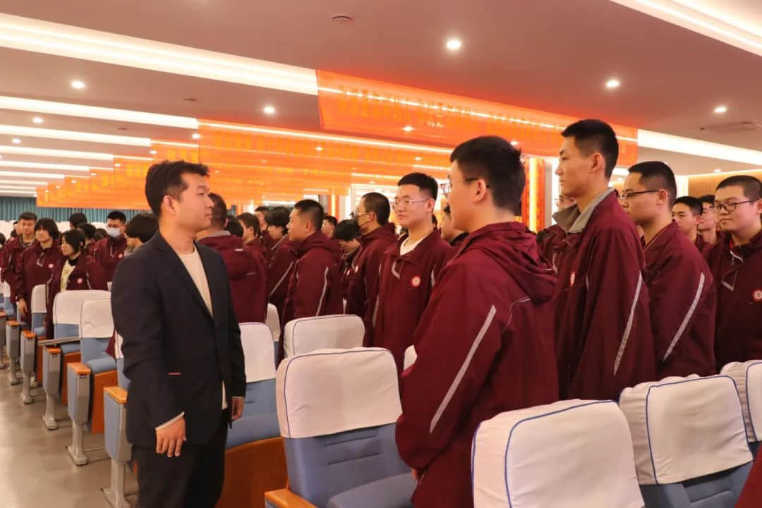 燃青衿之志 戰(zhàn)三月冬寒丨中國高考演講首席專家走進高三