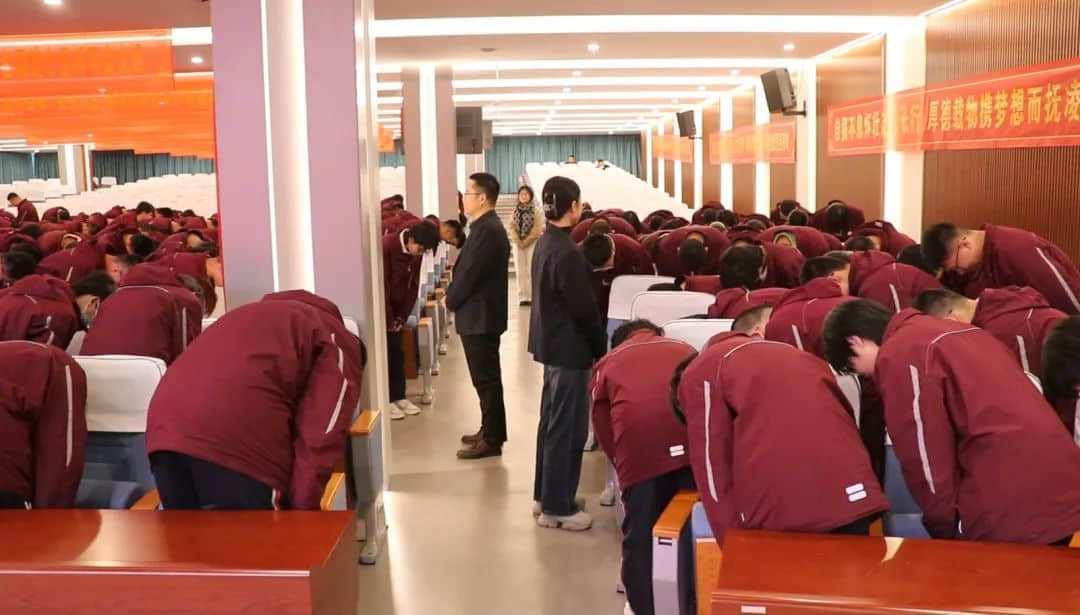 燃青衿之志 戰(zhàn)三月冬寒丨中國高考演講首席專家走進高三