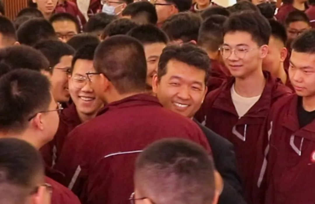 燃青衿之志 戰(zhàn)三月冬寒丨中國高考演講首席專家走進高三