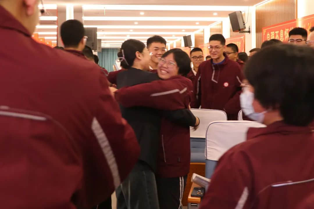燃青衿之志 戰(zhàn)三月冬寒丨中國高考演講首席專家走進高三