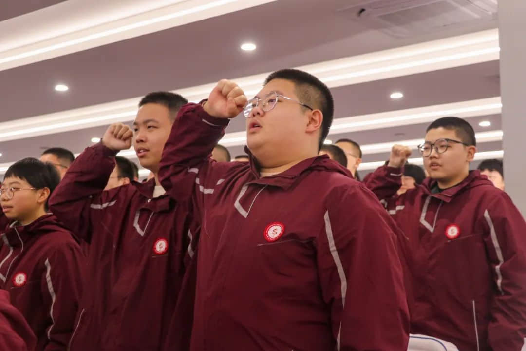 爭(zhēng)先燃激情 奮進(jìn)正當(dāng)時(shí)丨高二年級(jí)召開四調(diào)表彰暨班級(jí)爭(zhēng)先賽