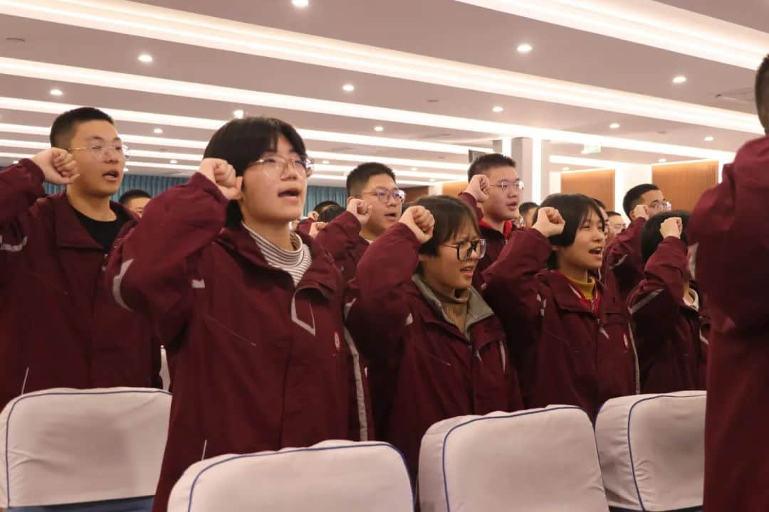 爭(zhēng)先燃激情 奮進(jìn)正當(dāng)時(shí)丨高二年級(jí)召開四調(diào)表彰暨班級(jí)爭(zhēng)先賽