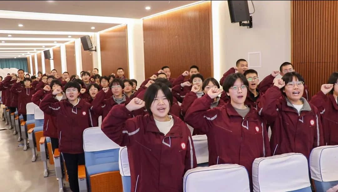 爭(zhēng)先燃激情 奮進(jìn)正當(dāng)時(shí)丨高二年級(jí)召開四調(diào)表彰暨班級(jí)爭(zhēng)先賽