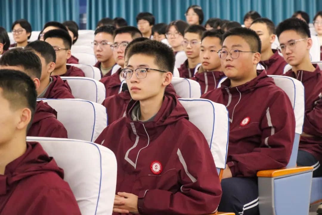 爭(zhēng)先燃激情 奮進(jìn)正當(dāng)時(shí)丨高二年級(jí)召開四調(diào)表彰暨班級(jí)爭(zhēng)先賽