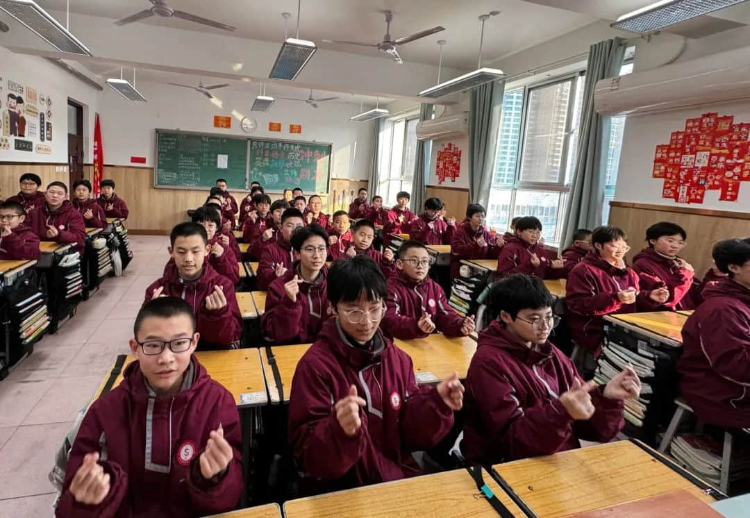 律動(dòng)課桌舞 活力滿校園丨初一年級(jí)桌舞操大賽
