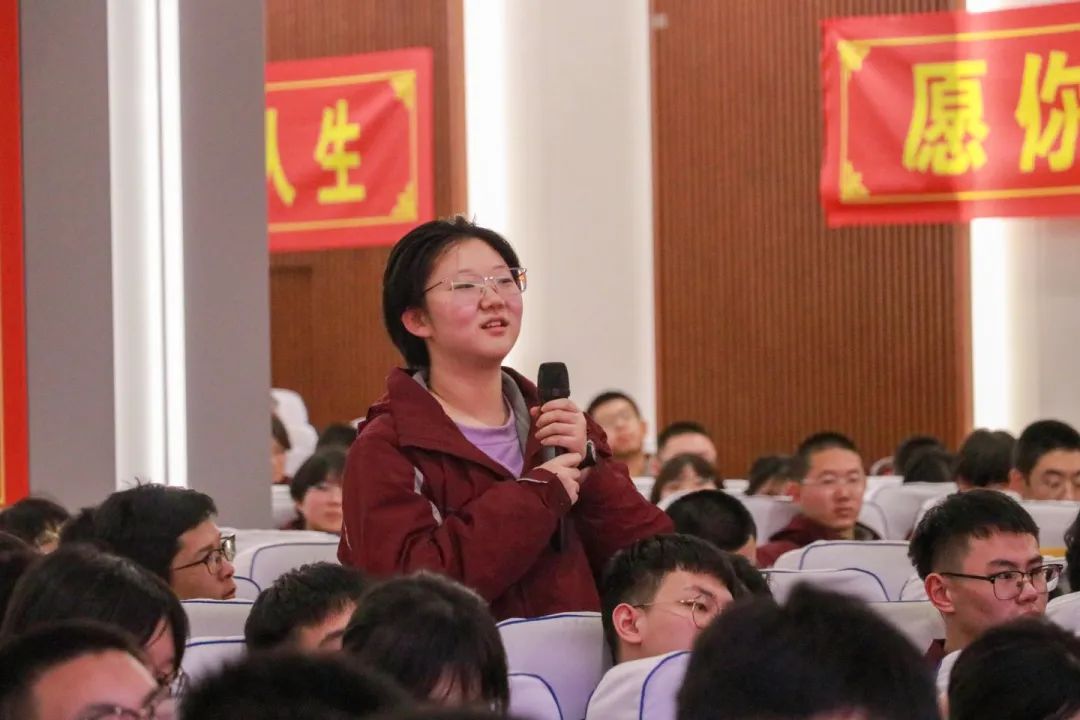 清華大學(xué)學(xué)霸私立一中高考百日勵志行！
