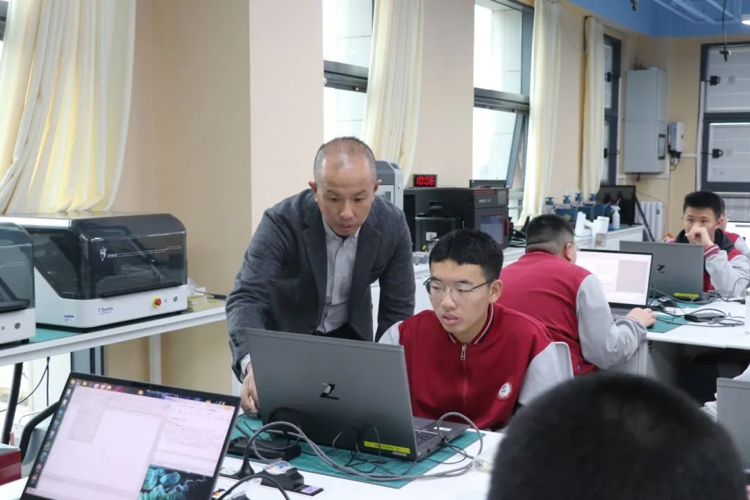 清華大學(xué)，我們來了！