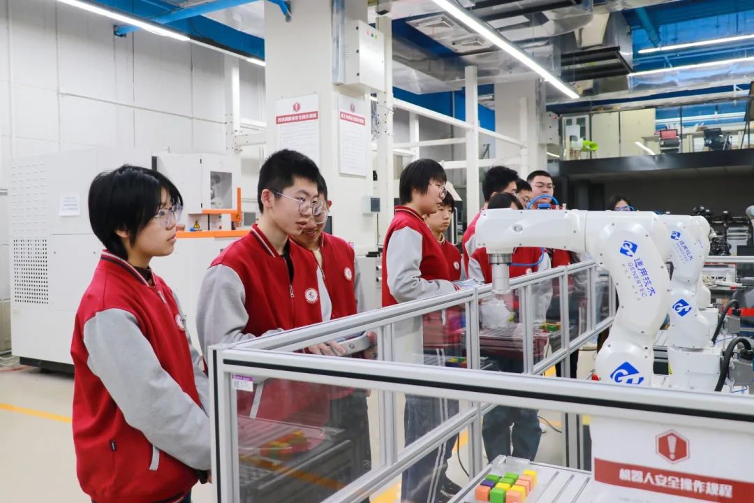 清華大學(xué)，我們來了！