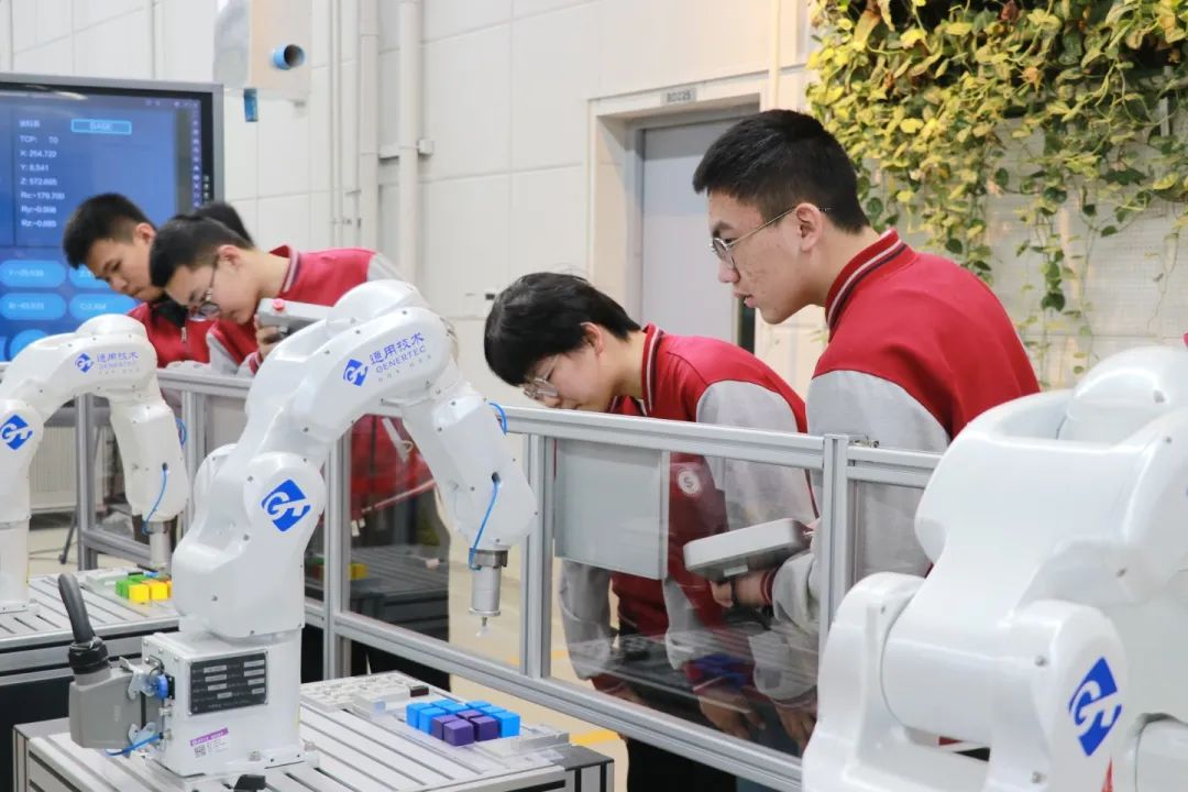清華大學(xué)，我們來了！