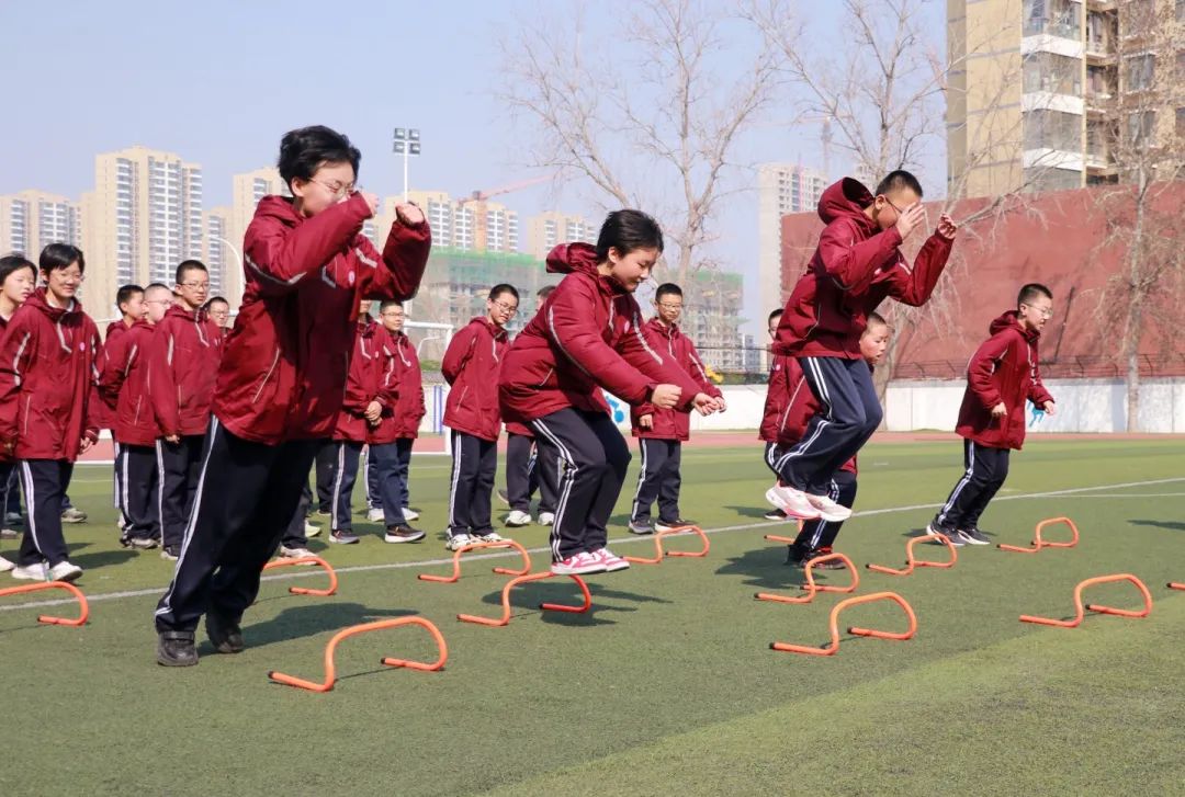 春光無(wú)限好 運(yùn)動(dòng)正當(dāng)時(shí)丨初一年級(jí)陽(yáng)光體育活動(dòng)展示