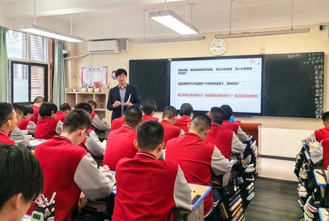 青春不問(wèn)西東 奮斗自成芳華丨高一年級(jí)師生共同備戰(zhàn)調(diào)研考試