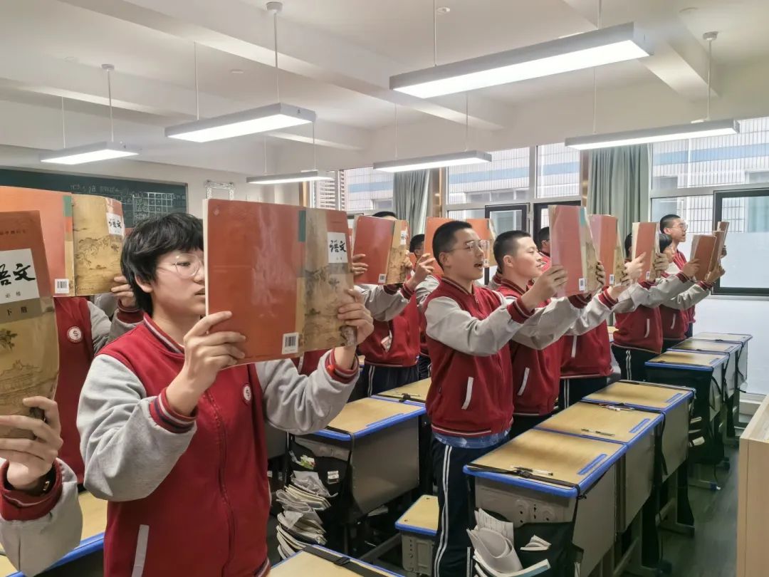 青春不問(wèn)西東 奮斗自成芳華丨高一年級(jí)師生共同備戰(zhàn)調(diào)研考試