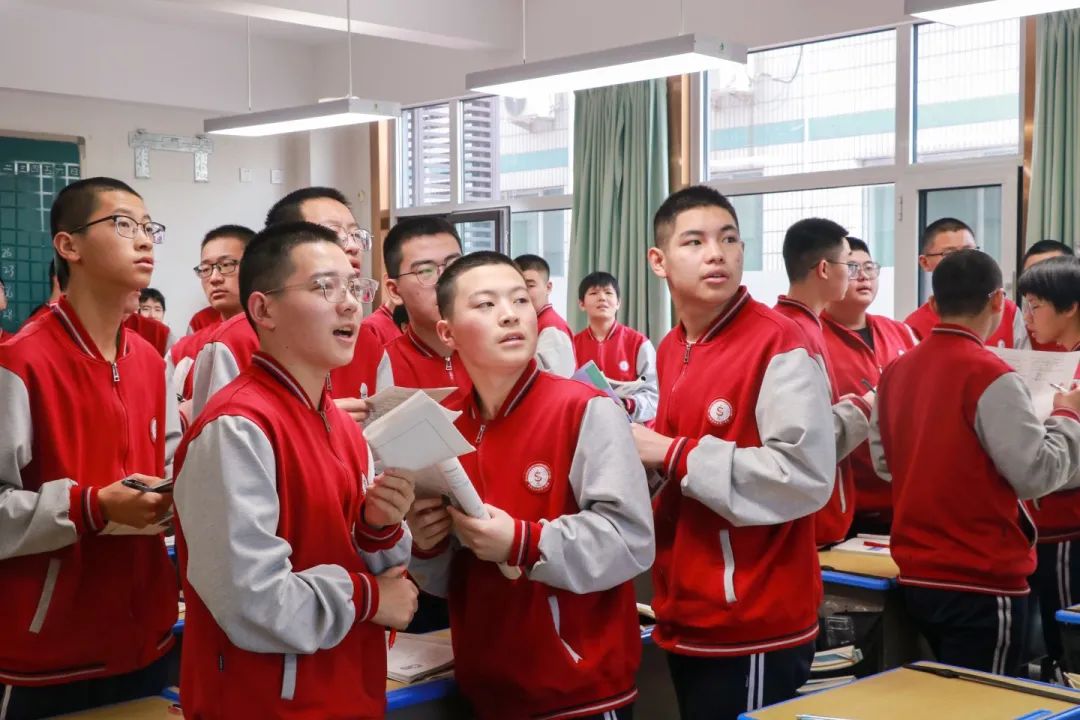 青春不問(wèn)西東 奮斗自成芳華丨高一年級(jí)師生共同備戰(zhàn)調(diào)研考試