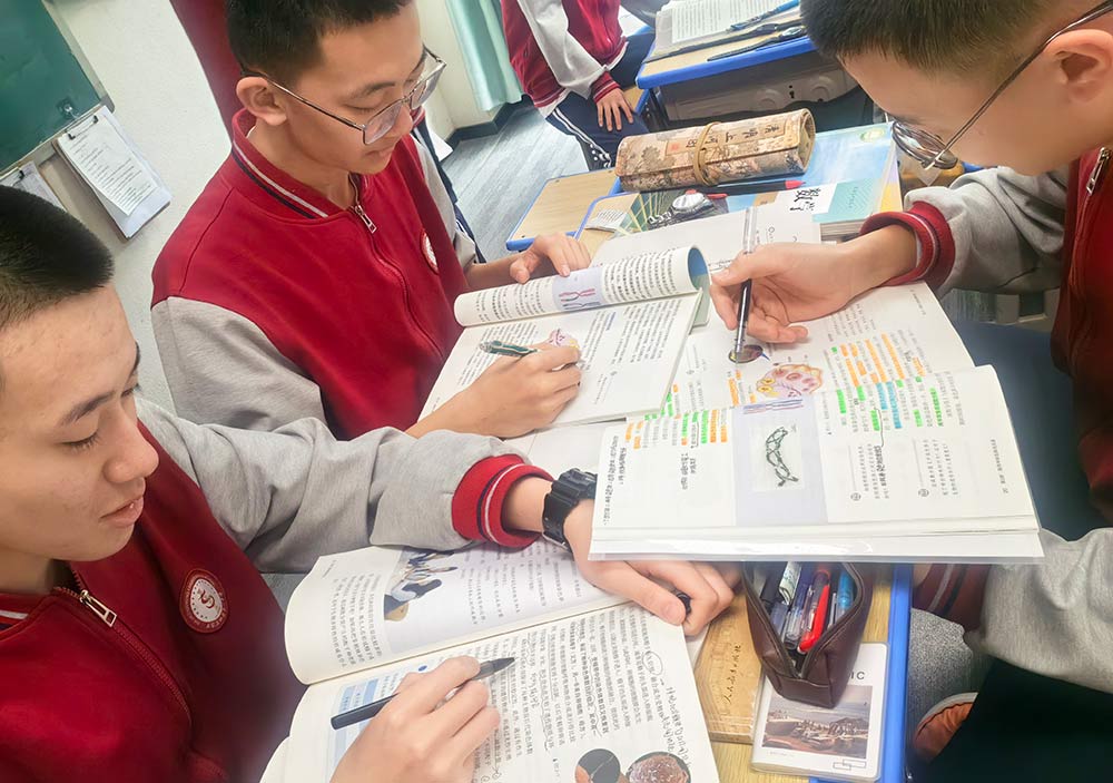 青春不問(wèn)西東 奮斗自成芳華丨高一年級(jí)師生共同備戰(zhàn)調(diào)研考試