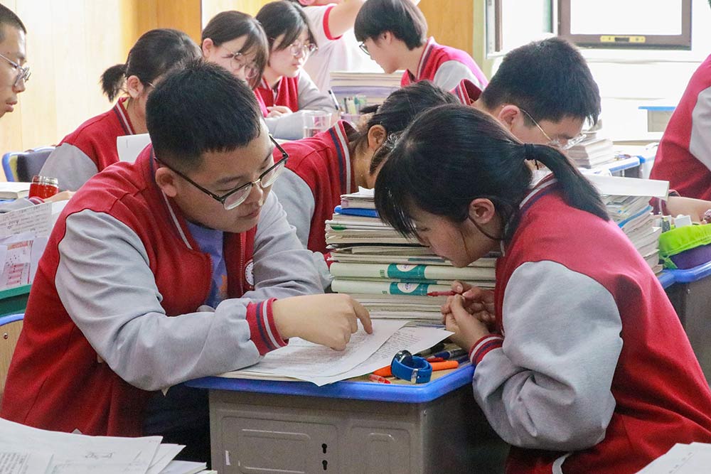 青春不問(wèn)西東 奮斗自成芳華丨高一年級(jí)師生共同備戰(zhàn)調(diào)研考試