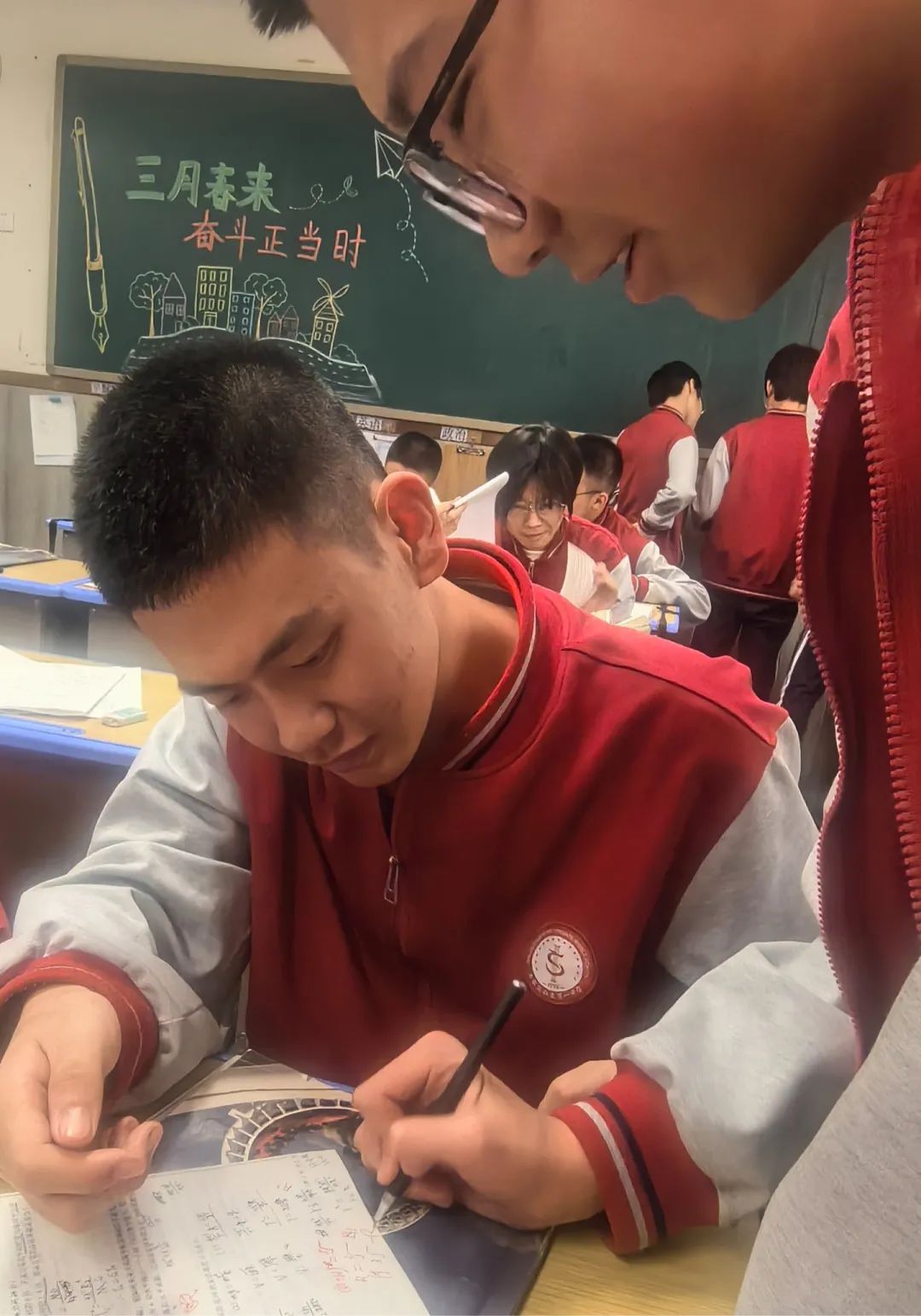 青春不問(wèn)西東 奮斗自成芳華丨高一年級(jí)師生共同備戰(zhàn)調(diào)研考試
