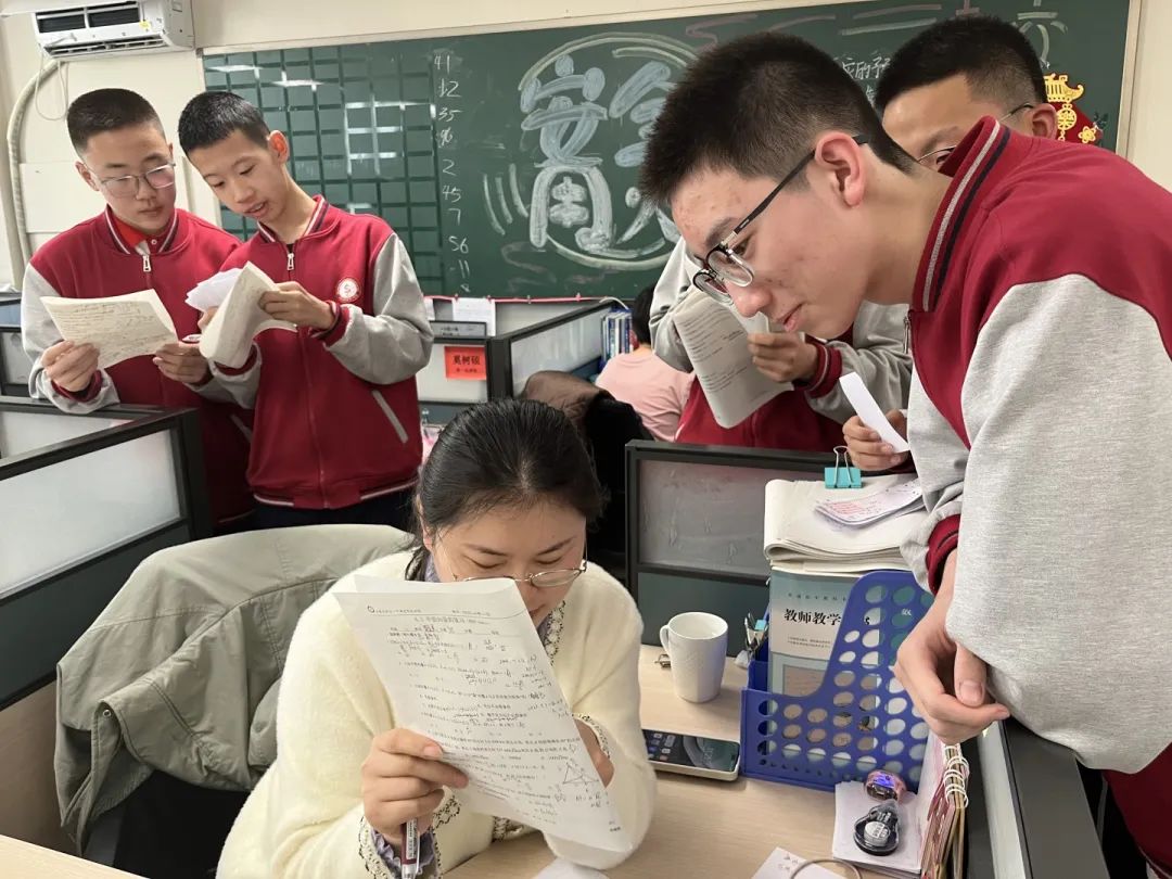 青春不問(wèn)西東 奮斗自成芳華丨高一年級(jí)師生共同備戰(zhàn)調(diào)研考試