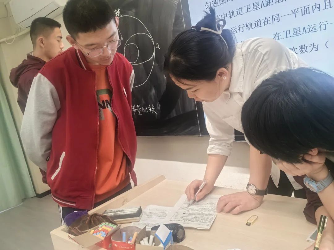 青春不問(wèn)西東 奮斗自成芳華丨高一年級(jí)師生共同備戰(zhàn)調(diào)研考試