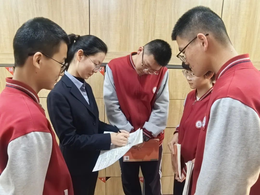 青春不問(wèn)西東 奮斗自成芳華丨高一年級(jí)師生共同備戰(zhàn)調(diào)研考試