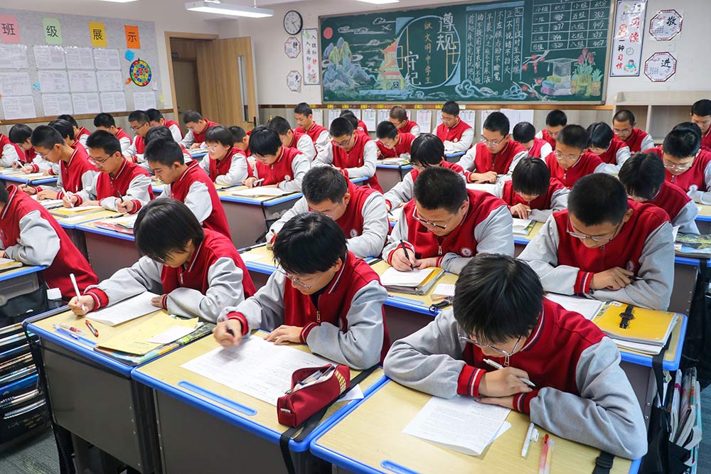 青春不問(wèn)西東 奮斗自成芳華丨高一年級(jí)師生共同備戰(zhàn)調(diào)研考試