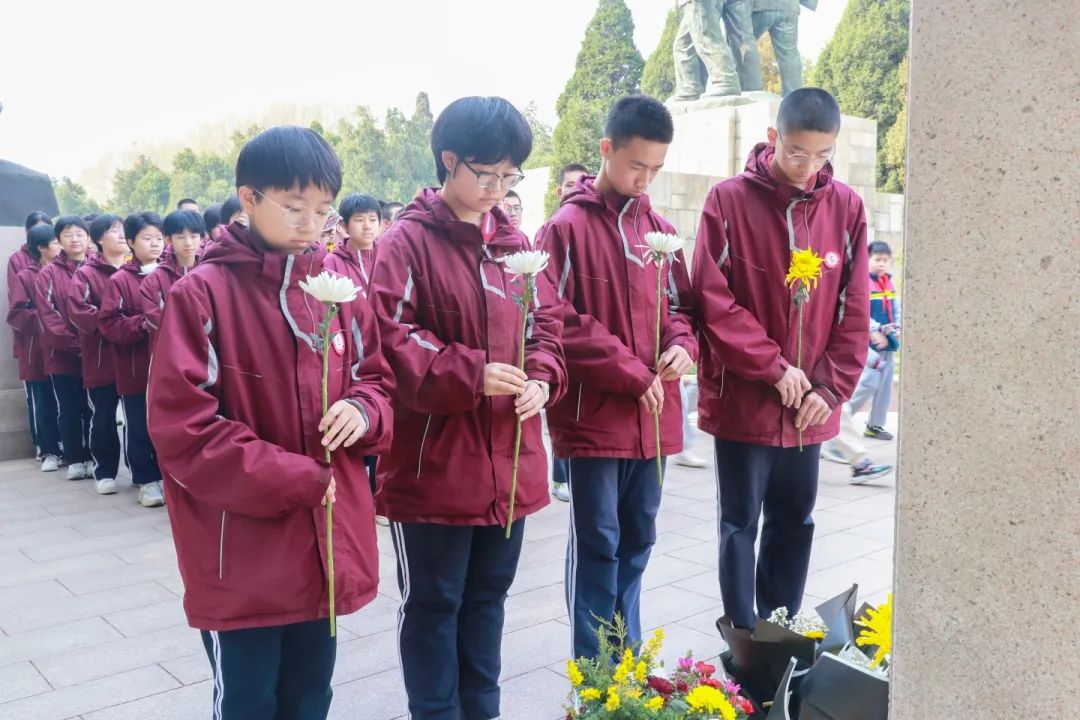 清明祭英烈 吾輩當(dāng)自強(qiáng)丨向英雄致敬！