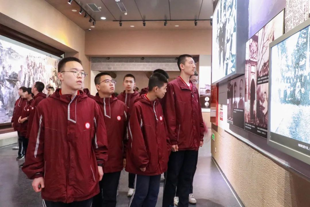 清明祭英烈 吾輩當(dāng)自強(qiáng)丨向英雄致敬！