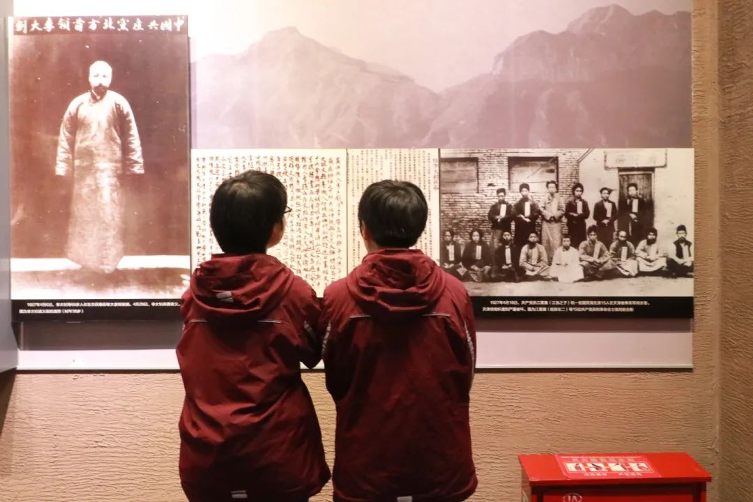 清明祭英烈 吾輩當(dāng)自強(qiáng)丨向英雄致敬！