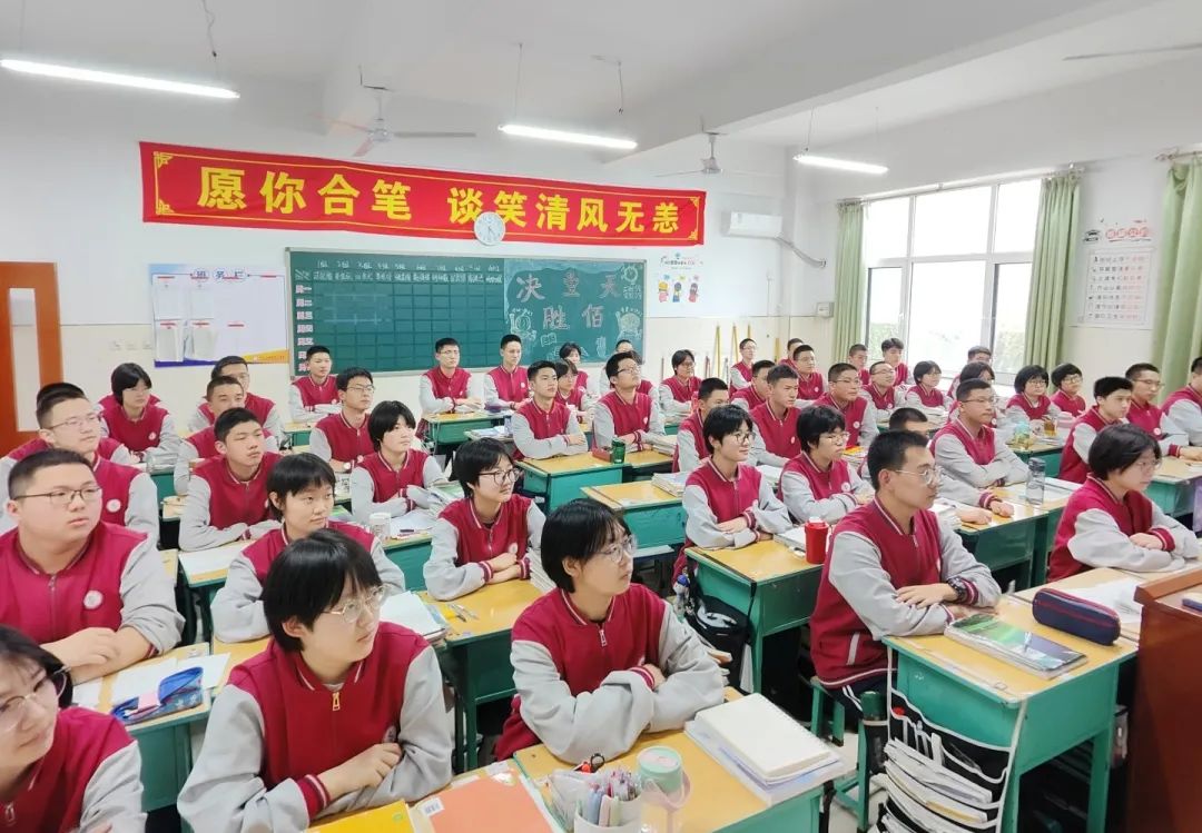 清明祭英烈 吾輩當(dāng)自強(qiáng)丨向英雄致敬！