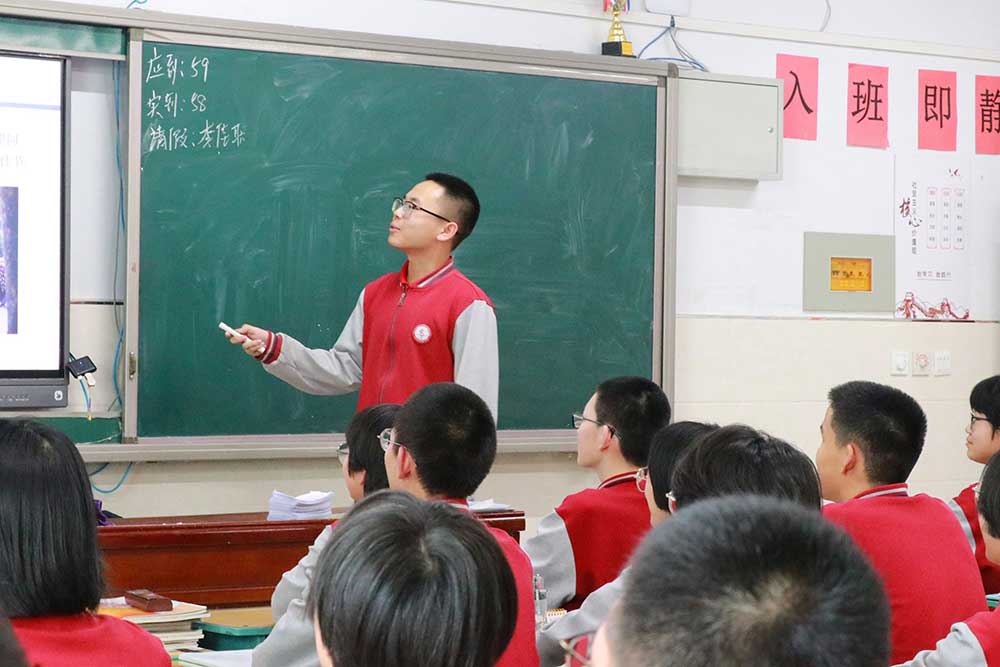 清明祭英烈 吾輩當(dāng)自強(qiáng)丨向英雄致敬！