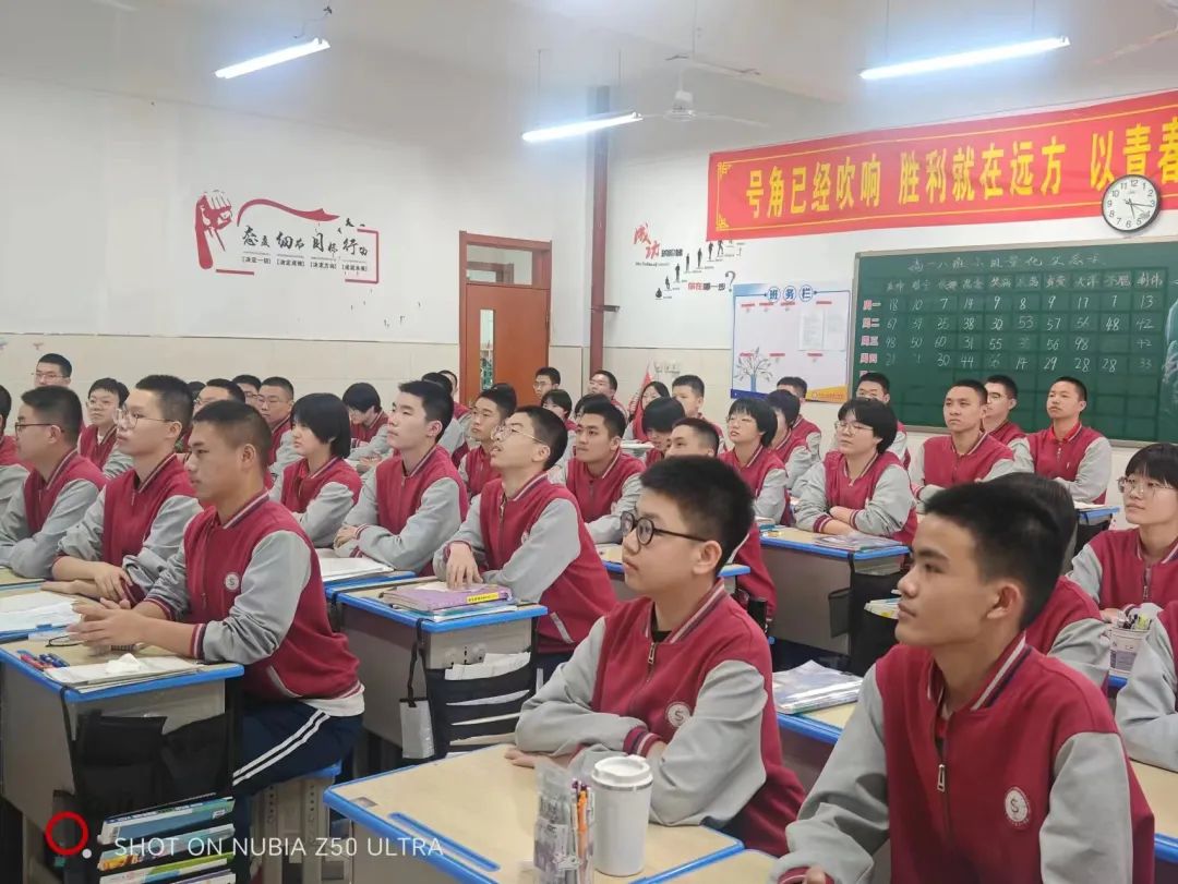 清明祭英烈 吾輩當(dāng)自強(qiáng)丨向英雄致敬！