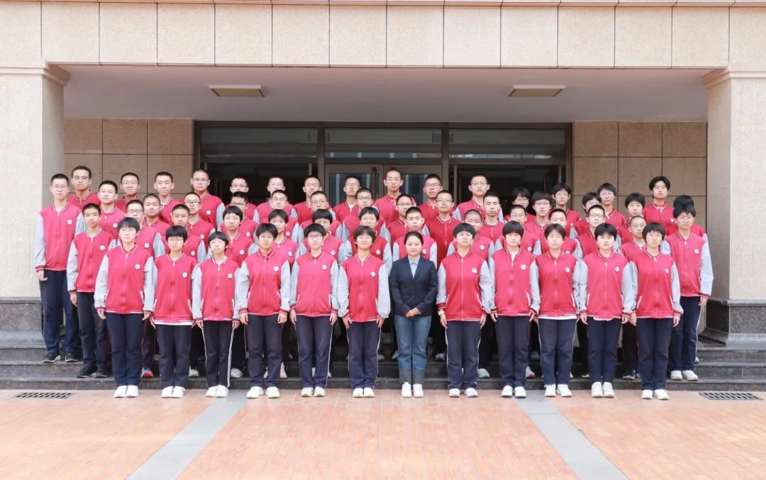 春風(fēng)催新綠 表彰樹榜樣丨周一升旗儀式暨表彰會(huì)