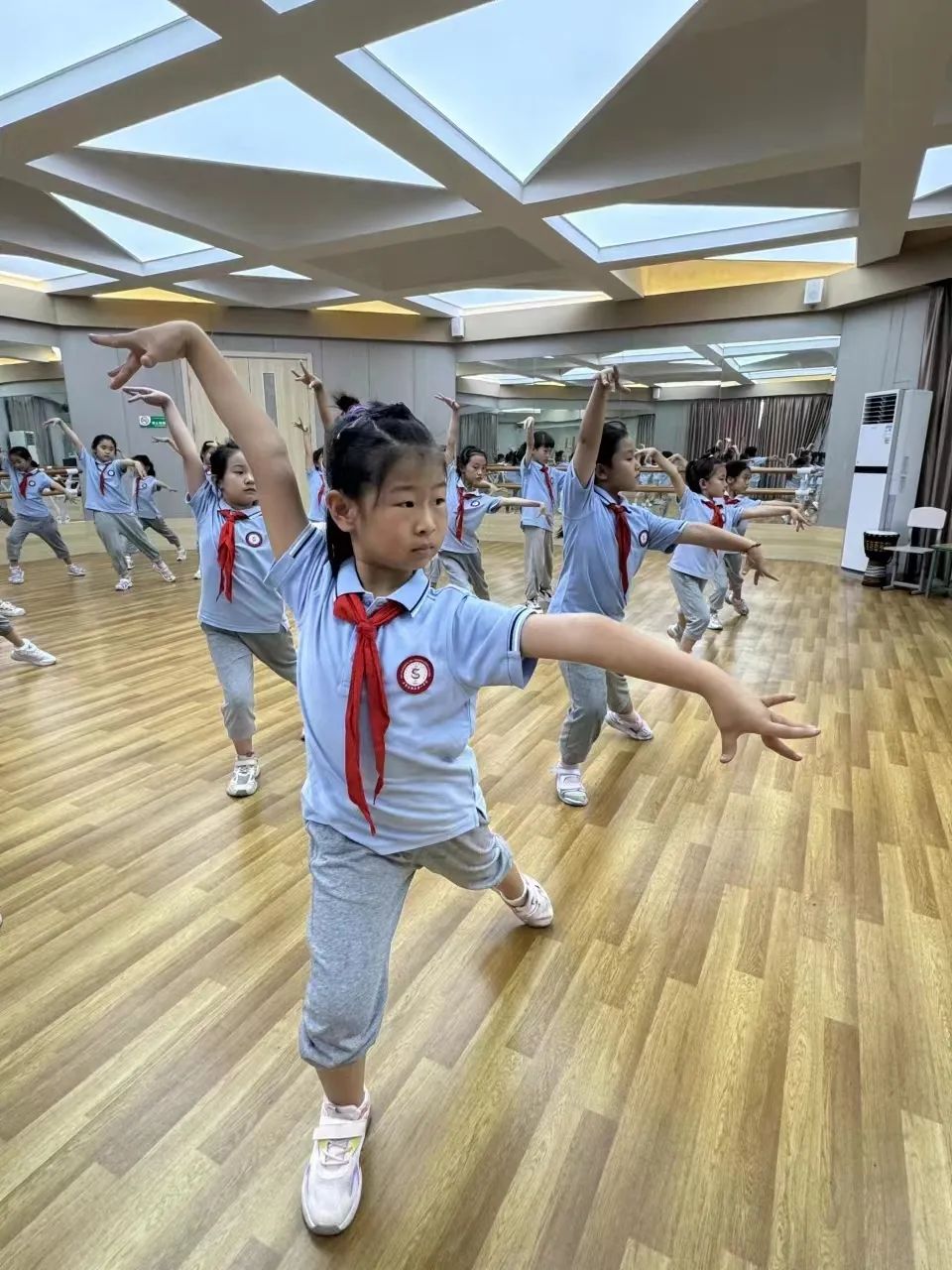 【立小?聚焦教學(xué)】繽紛社團(tuán)展風(fēng)采 啟智潤心助成長(zhǎng)｜立之愛社團(tuán)課活動(dòng)展示