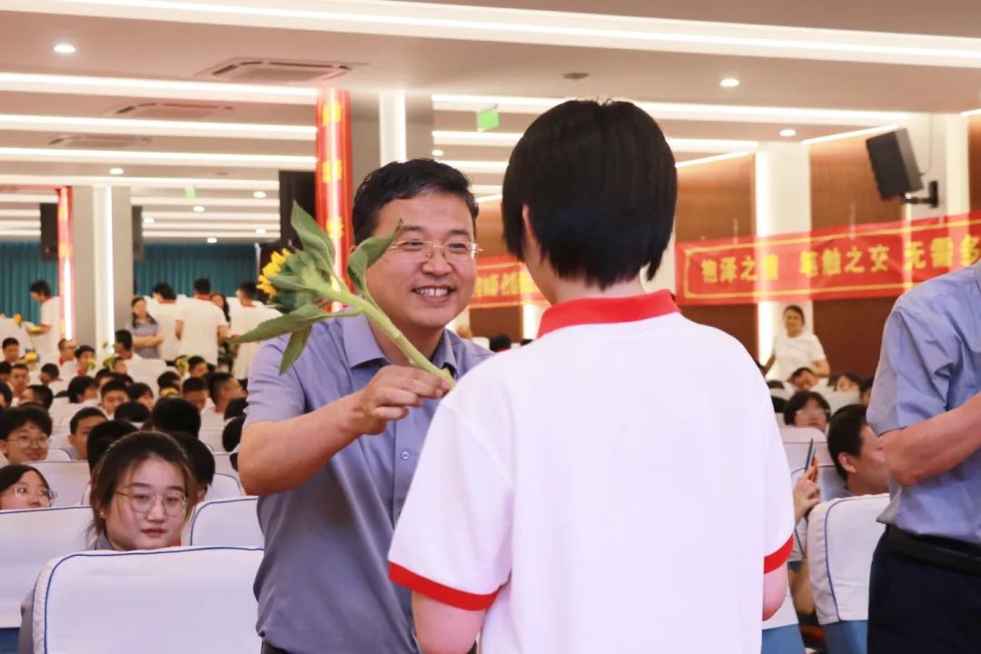 心懷感恩 筑夢(mèng)遠(yuǎn)航丨私立一中2024屆初三年級(jí)畢業(yè)典禮