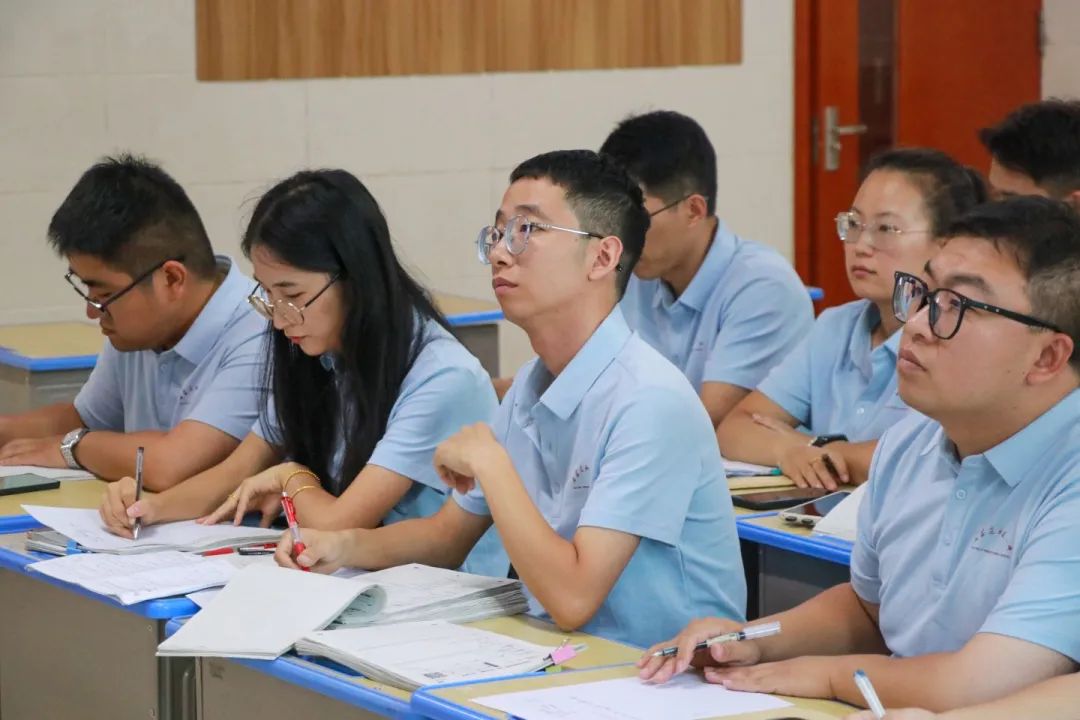 弦歌不輟勤探索 齊學(xué)共研促提升丨高中全體老師新高考培訓(xùn)會(huì)