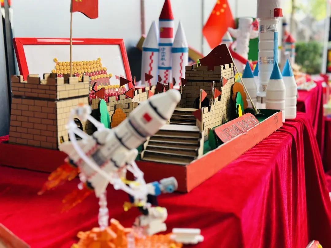 【立小?少先隊(duì)】石家莊私立一中附屬小學(xué)開(kāi)展慶祝中國(guó)少年先鋒隊(duì)75周年“紅領(lǐng)巾愛(ài)祖國(guó)”主題隊(duì)日活動(dòng)