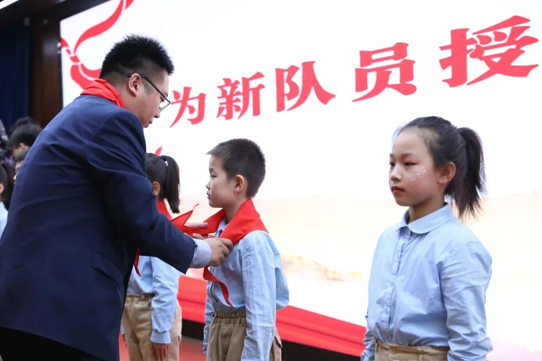 【立小?少先隊(duì)】石家莊私立一中附屬小學(xué)開(kāi)展慶祝中國(guó)少年先鋒隊(duì)75周年“紅領(lǐng)巾愛(ài)祖國(guó)”主題隊(duì)日活動(dòng)